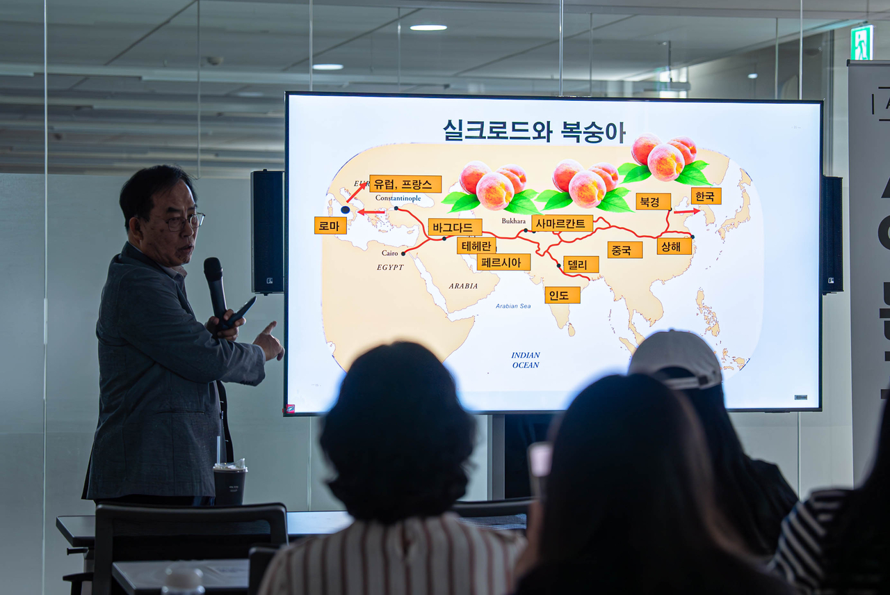 국립아시아문화전당은 2~5월까지 아시아 문화를 느끼고 체험할 수 있는 2025년 상반기 ‘ACC 아시아 의식주 여행’을 운영한다.
