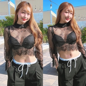 박지영 아나운서, 해도해도 너무 노출한 시스루..절친도 좀 가리라고