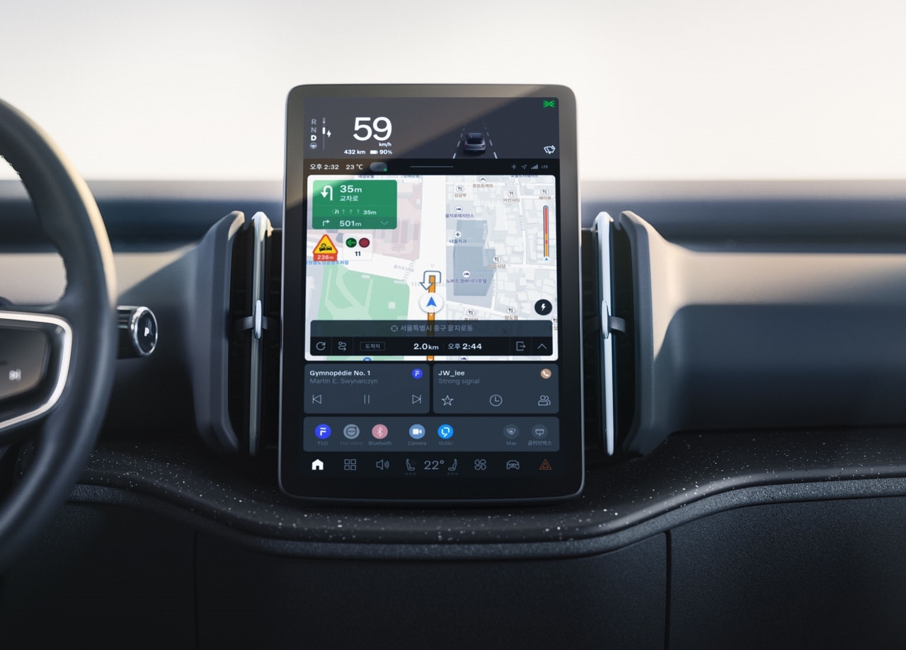 볼보 전기 SUV EX30에 적용된 독립형 12.3인치 센터 디스플레이 [볼보자동차코리아 제공]