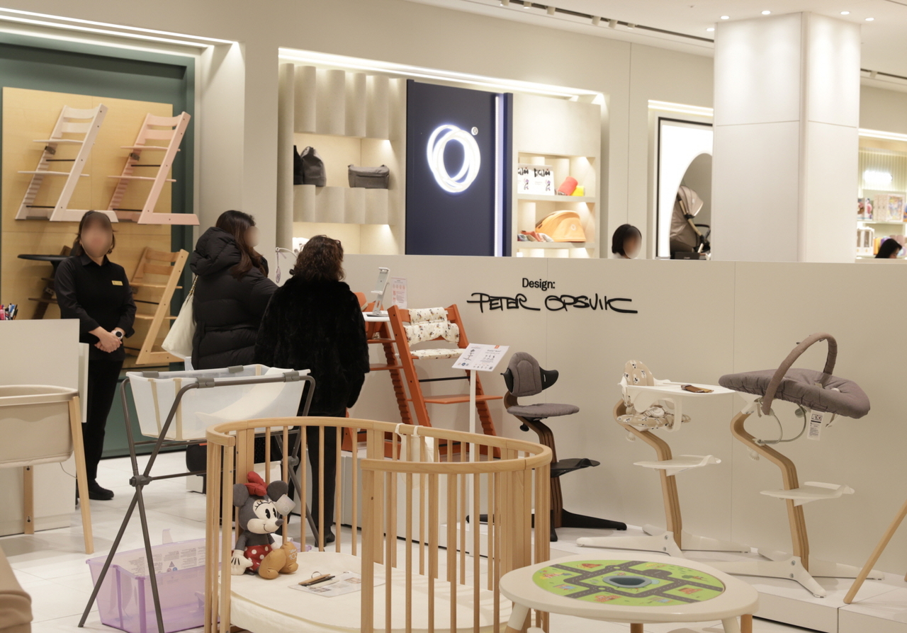 Shinsegae Department Store's Gangnam branch on Sunday. (Yonhap)