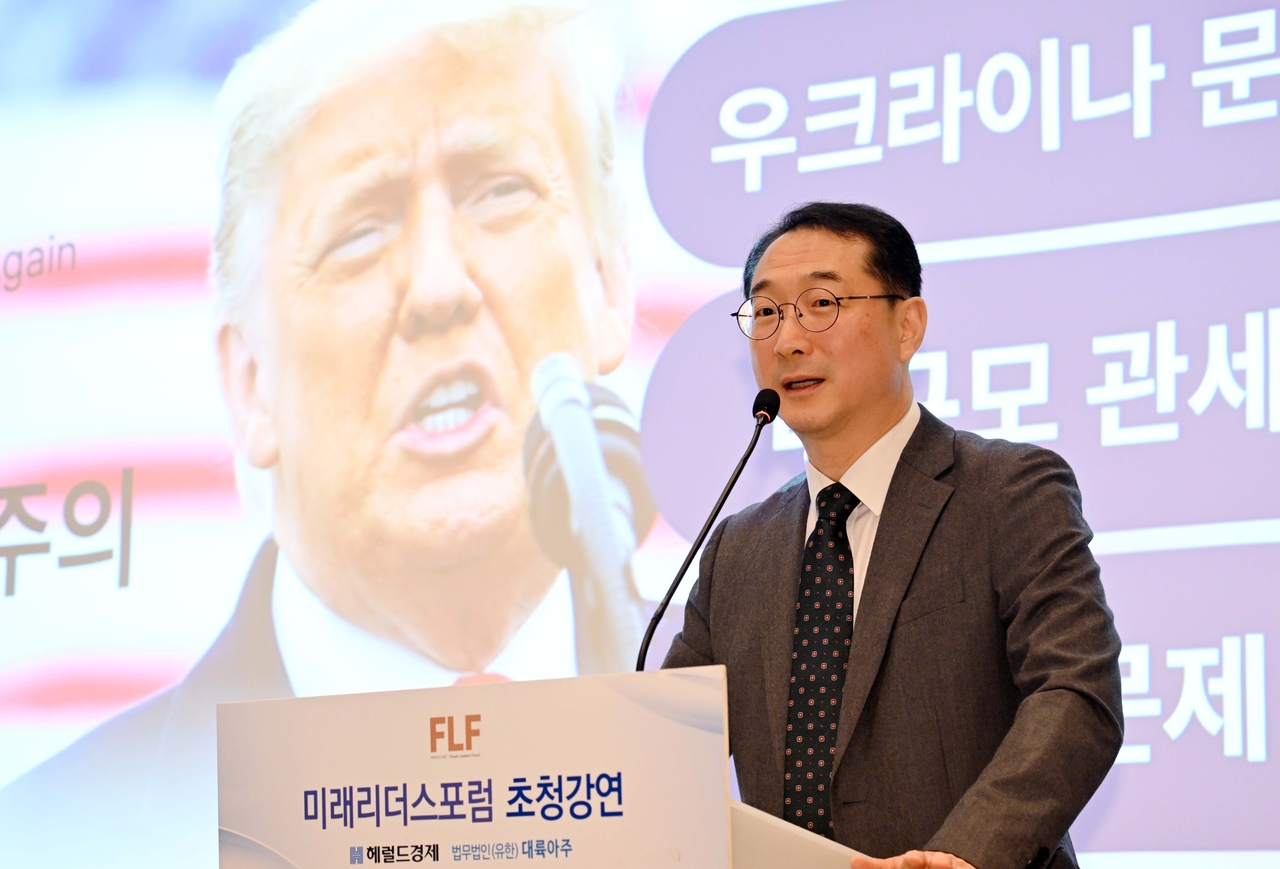 헤럴드경제와 법무법인 대륙아주가 공동주최하는 미래리더스포럼 11월 초청강연이 지난해 11월 13일 오전 서울 중구 더 플라자 호텔에서 열린 가운데 김건 국민의힘 의원(외교통일위원회 간사)이 연사로 참석해 강연하고 있다. 이상섭 기자