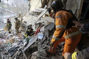 Russian missile kills four, wounds 17 in east Ukraine: governor