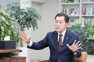 Suwon mayor strives to strengthen economy with innovative companies, local businesses