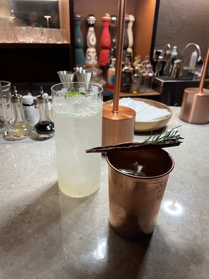 A Tropical Fizz (left) and Filleter Mule cocktail at Blue by. Filleter (Hong Yoo/ The Korea Herald)