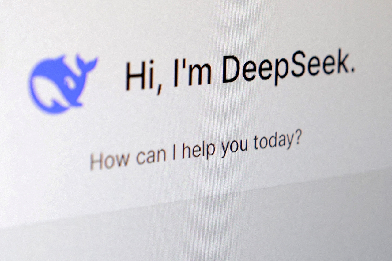 DeepSeek 앱은 컴퓨터 화면에 표시됩니다. (Reuters-Yonhap)