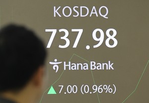 Seoul shares open higher on Wall Street gains