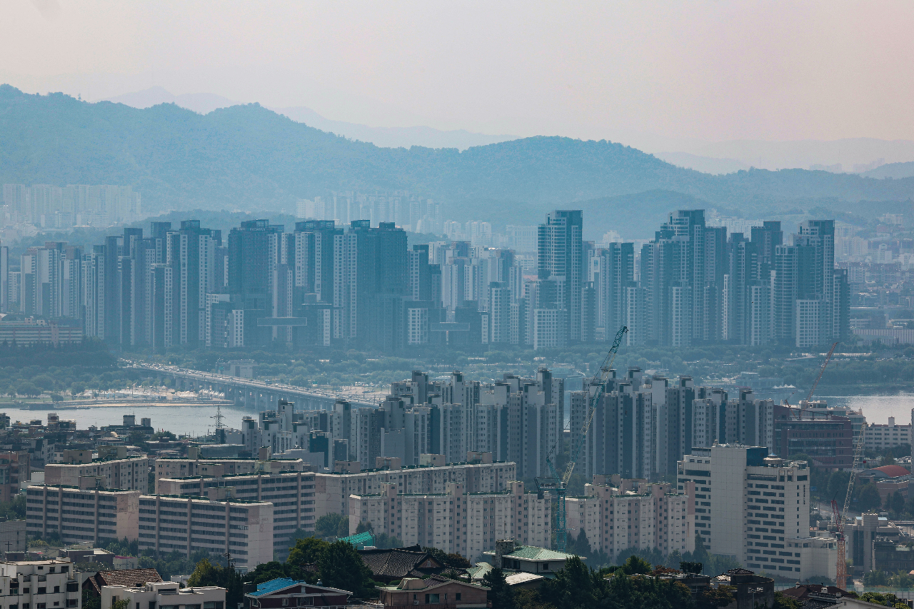 남산에서 바라본 서초구 일대 아파트. [연합]