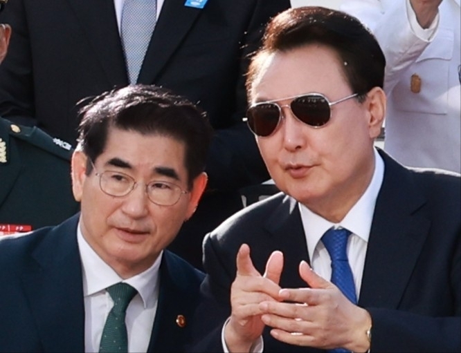김용현 전 국방부장관과 윤석열 대통령[연합]