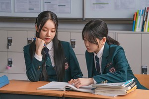 Lee Hye-ri returns for buzzworthy role in 'Friendly Rivalry'