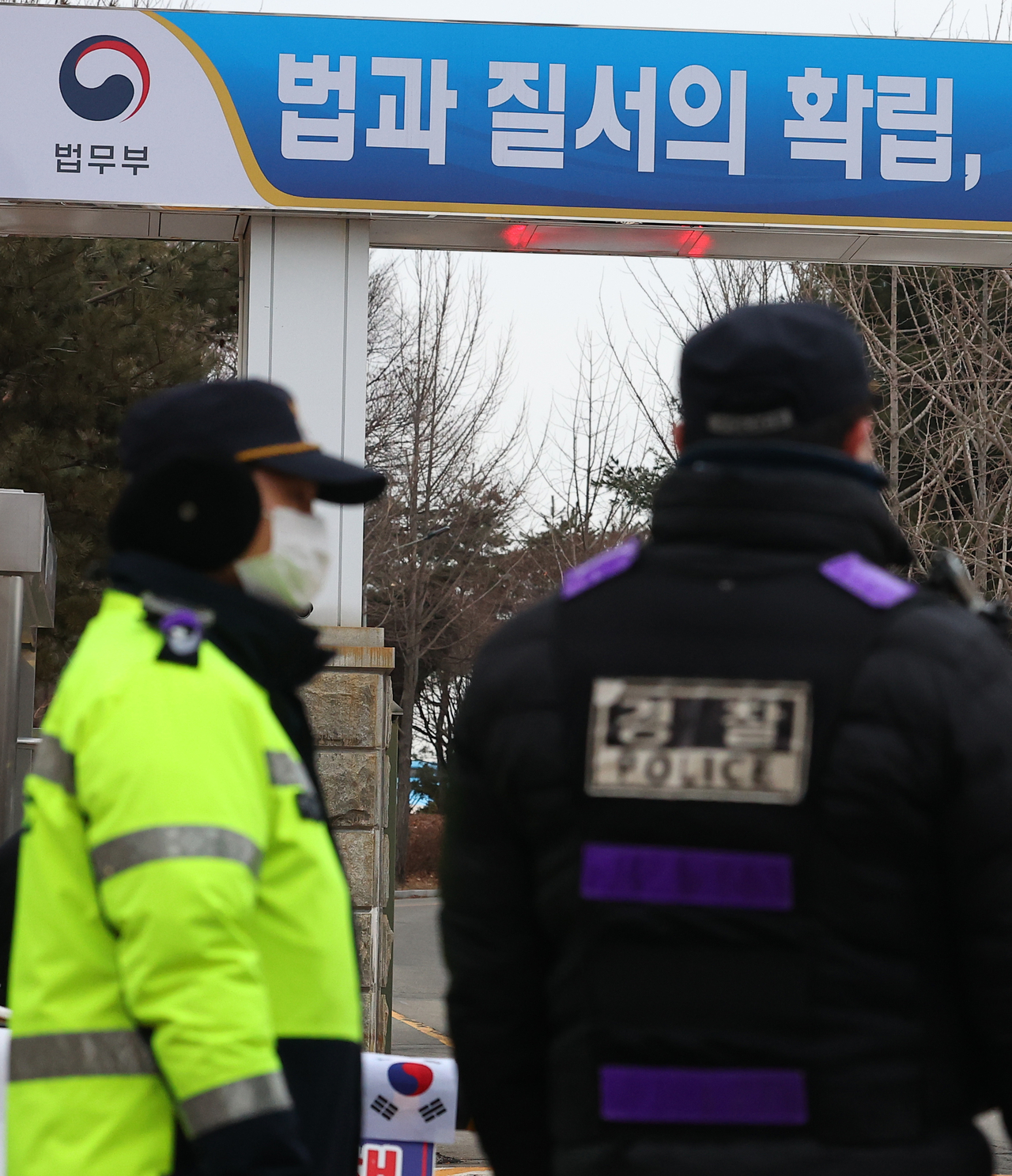 윤석열 슬롯사이트 볼트이 내란 우두머리 혐의로 고위공직자범죄수사처에 체포된 지 이틀째인 16일 오전 경기도 의왕시 서울구치소. [연합]