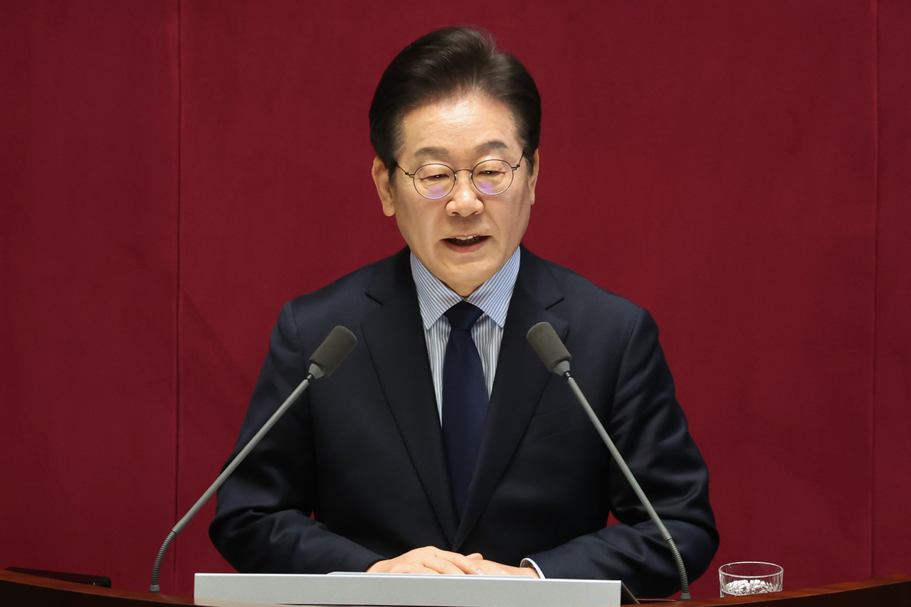 이재명 더불어민주당  대표가 10일 국회 본회의에서 교섭단체 대표 연설을 하고 있다. [연합]