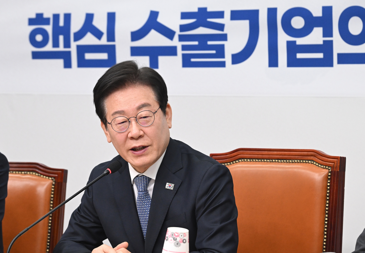 이재명 더불어민주당 대표가 지난 5일 오전 서울 여의도 국회에서 열린 ‘트럼프 2.0 시대 핵심 수출기업의 고민을 듣는다’ 간담회에 참석해 모두발언하고 있다.  이상섭 기자