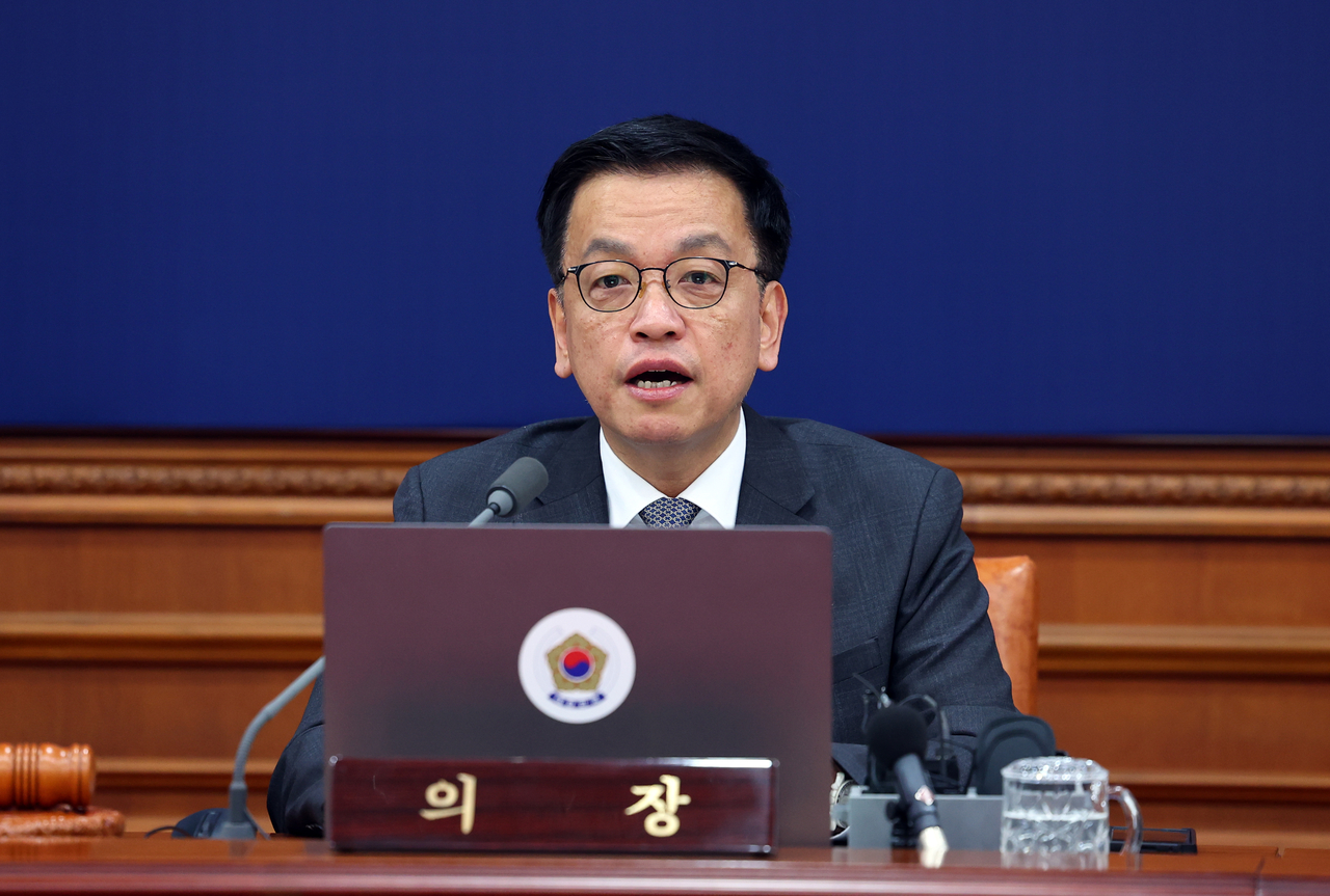 Acting President Choi Sang-mok speaks during a Cabinet meeting on Tuesday. (Yonhap)