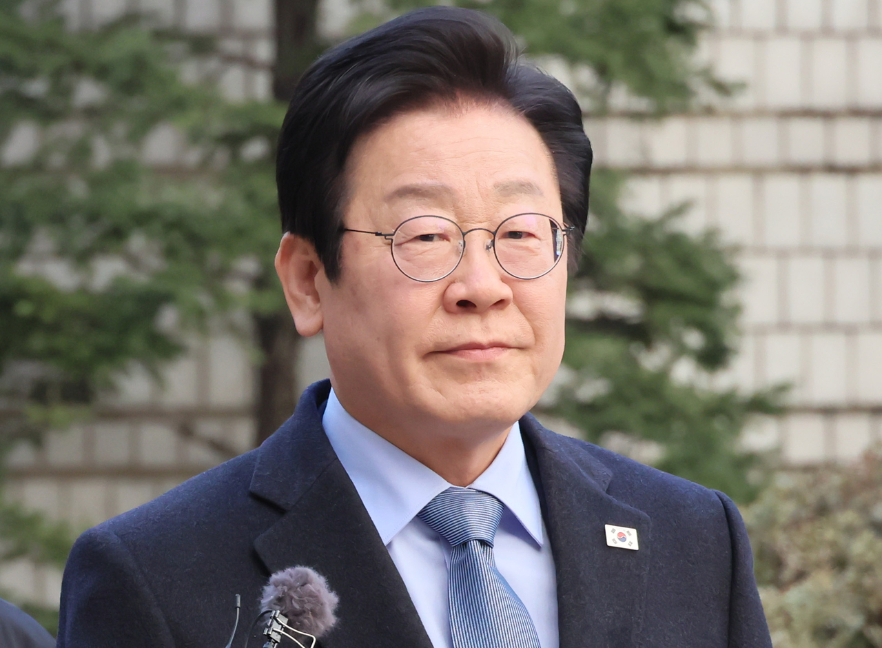 이재명 더불어민주당 대표가 지난달 23일 서울 서초구 서울고등법원에서 열린 공직선거법 위반 사건 항소심 첫 재판에 출석하고 있다.[연합]