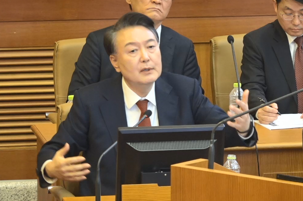 Suspended President Yoon Suk Yeol speaks during a hearing for his impeachment trial at the Constitutional Court in Seoul on Tuesday, in this photo provided by the court. (Yonhap)
