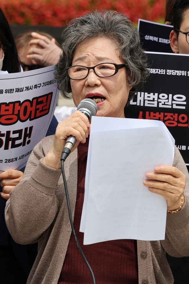 최말자 씨가 2023년 5월 2일 오전 서울 서초구 대법원 앞에서 열린 기자회견에서 발언하고 있다. [연합]
