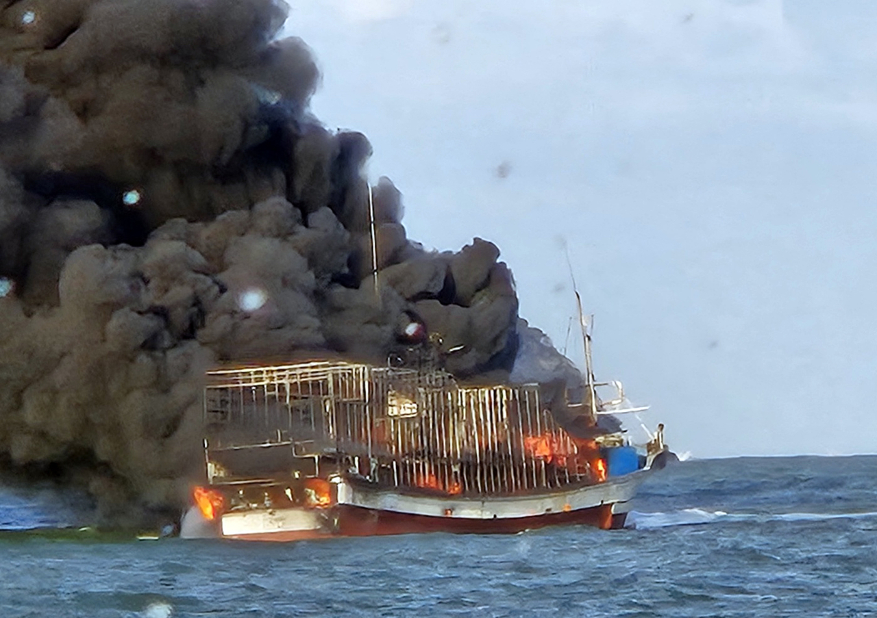 6 missing, 5 rescued as fishing boat catches fire - The Korea Herald