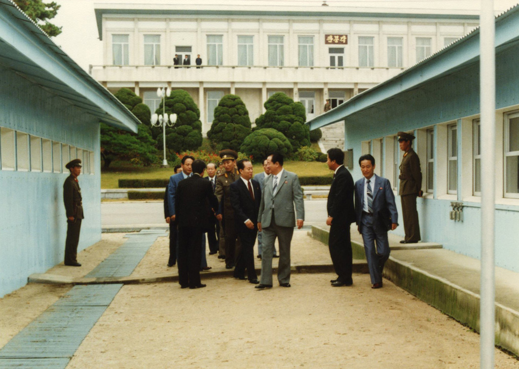통일부는 ‘남북대화 사료집’ 제 12권과 13권 중 1984년 9월부터 1990년 7월까지의 정치·경제·체육 분야 남북회담 문서 2266쪽을 13일 공개했다. [통일부 제공]