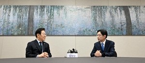[헤럴드pic] 회동하는 이재명 더불어민주당 대표와 김경수 전 경남도지사