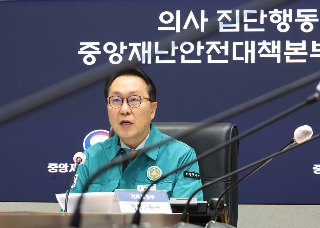 Vice health minister calls on doctors' groups to resume talks with govt. -  The Korea Herald