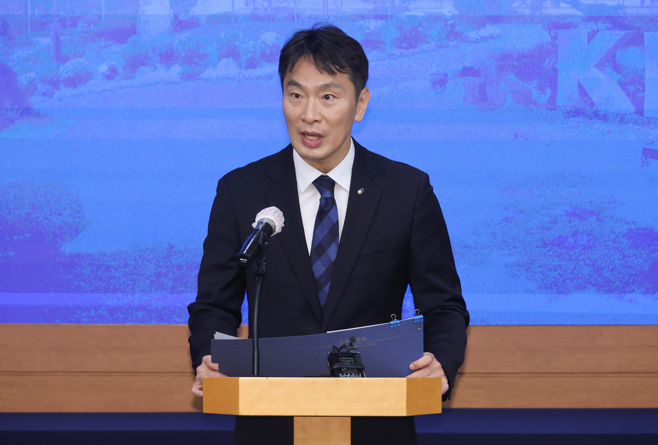 Financial Supervisory Service chief Lee Bok-hyun (Yonhap)