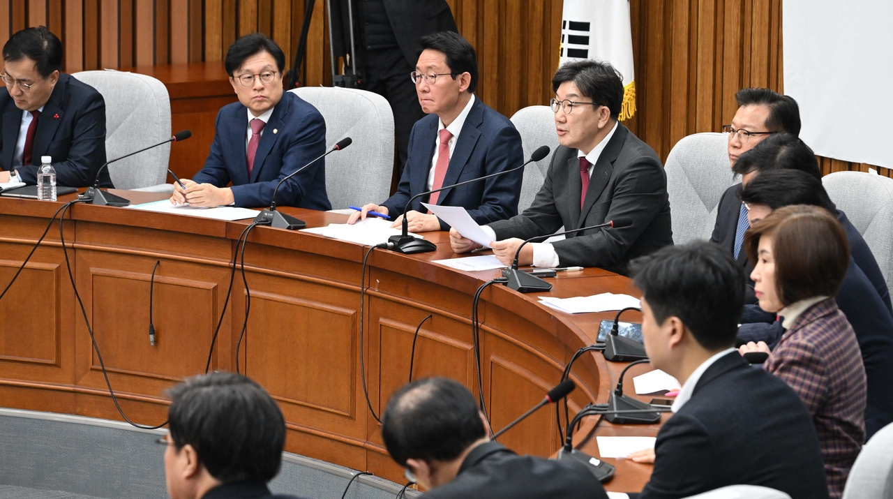 권성동 국민의힘 원내대표가 14일 오전 서울 여의도 국회에서 열린 원내대책회의에 참석해 모두발언하고 있다. 이상섭 기자