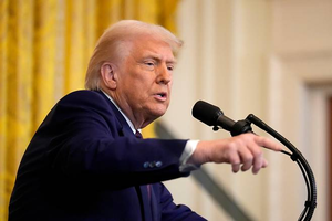 Samsung, SK hynix on edge as US reconsiders Chips Act awards