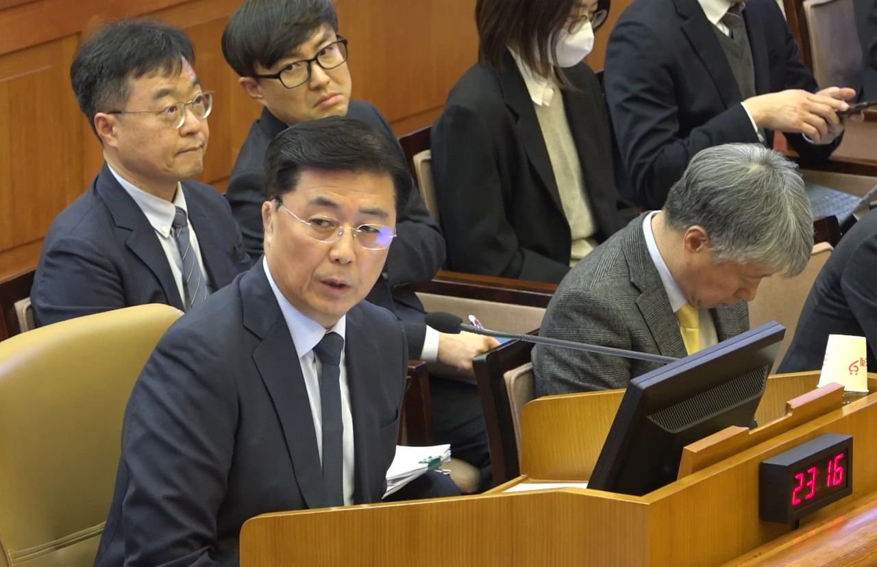 홍장원 전 국가정보원 제1차장이 지난 4일 서울 종로구 헌법재판소에서 열린 윤석열 대통령 탄핵심판 5차 변론기일에 증인으로 출석해 발언하고 있다. [헌법재판소 제공]