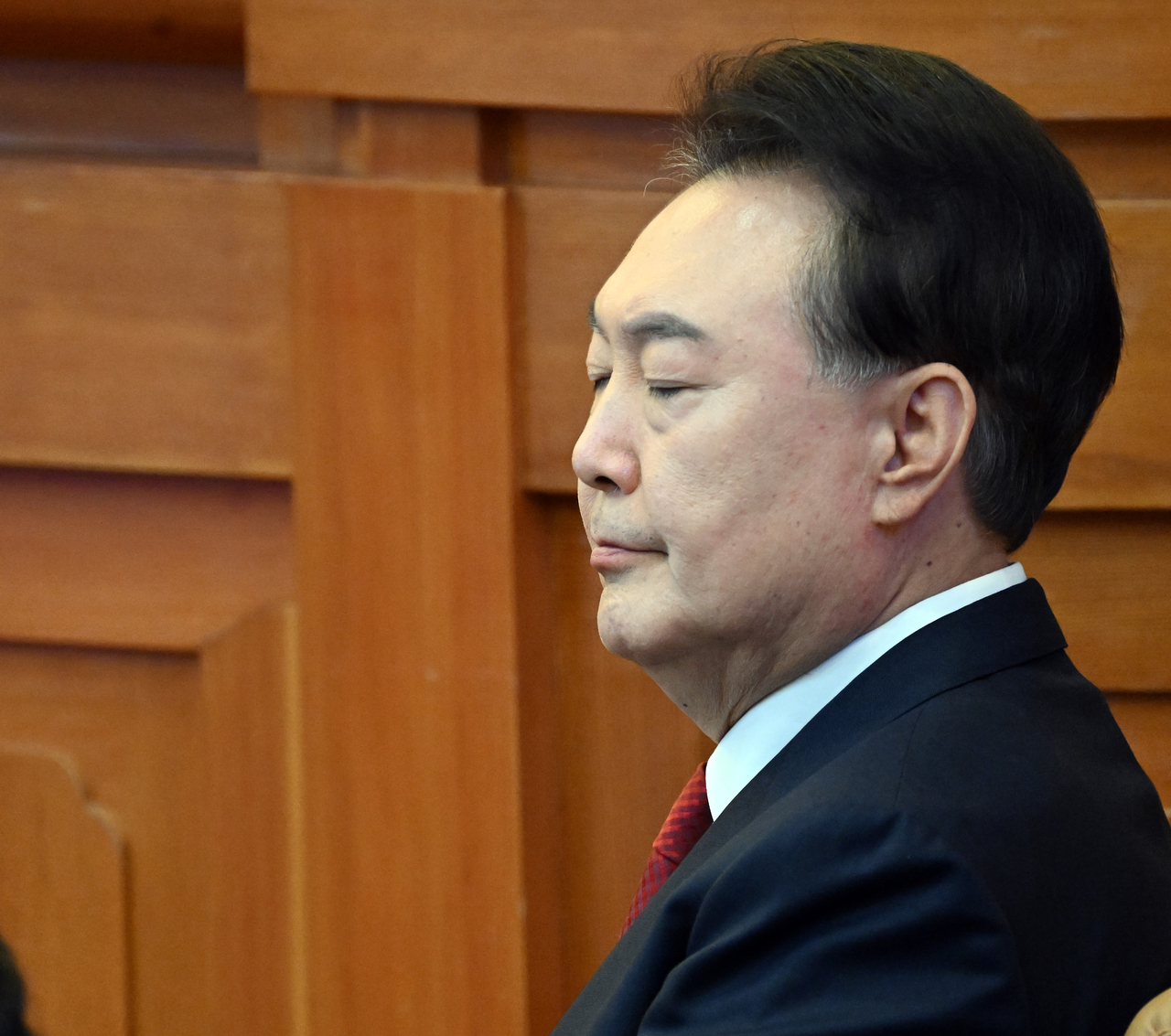 윤석열 대통령이 13일 서울 종로구 헌법재판소 대심판정에서 열린 ‘윤석열 대통령 탄핵심판 8차 변론’에 출석해 있다. [연합]