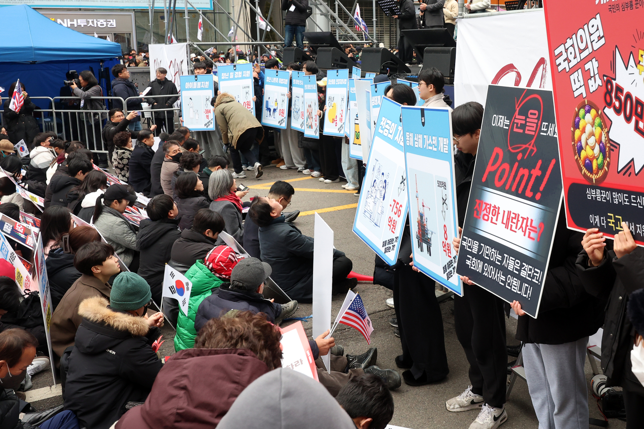 15일 광주 동구 금남로에서 비상계엄으로 탄핵된 윤석열 메이저사이트을 지지하는 집회가 열리고 있다. [연합뉴스]