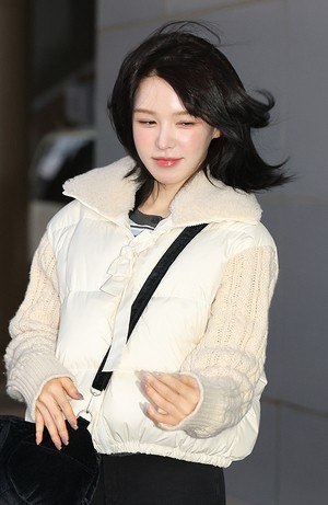 [포토]웬디, 바람에 샤랄라..‘머리 다듬어봤어요’