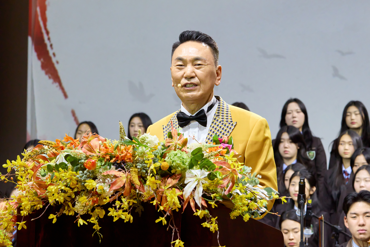 서대천 목사가 15일 건국대학교 새천년홀에서 열린 ‘HSS 나라사랑 콘서트’에서 개회사를 하고 있다. [홀리씨즈교회 HSS 제공]
