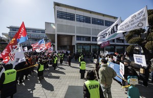 Pro- and anti-Yoon rallies held at Seoul National University