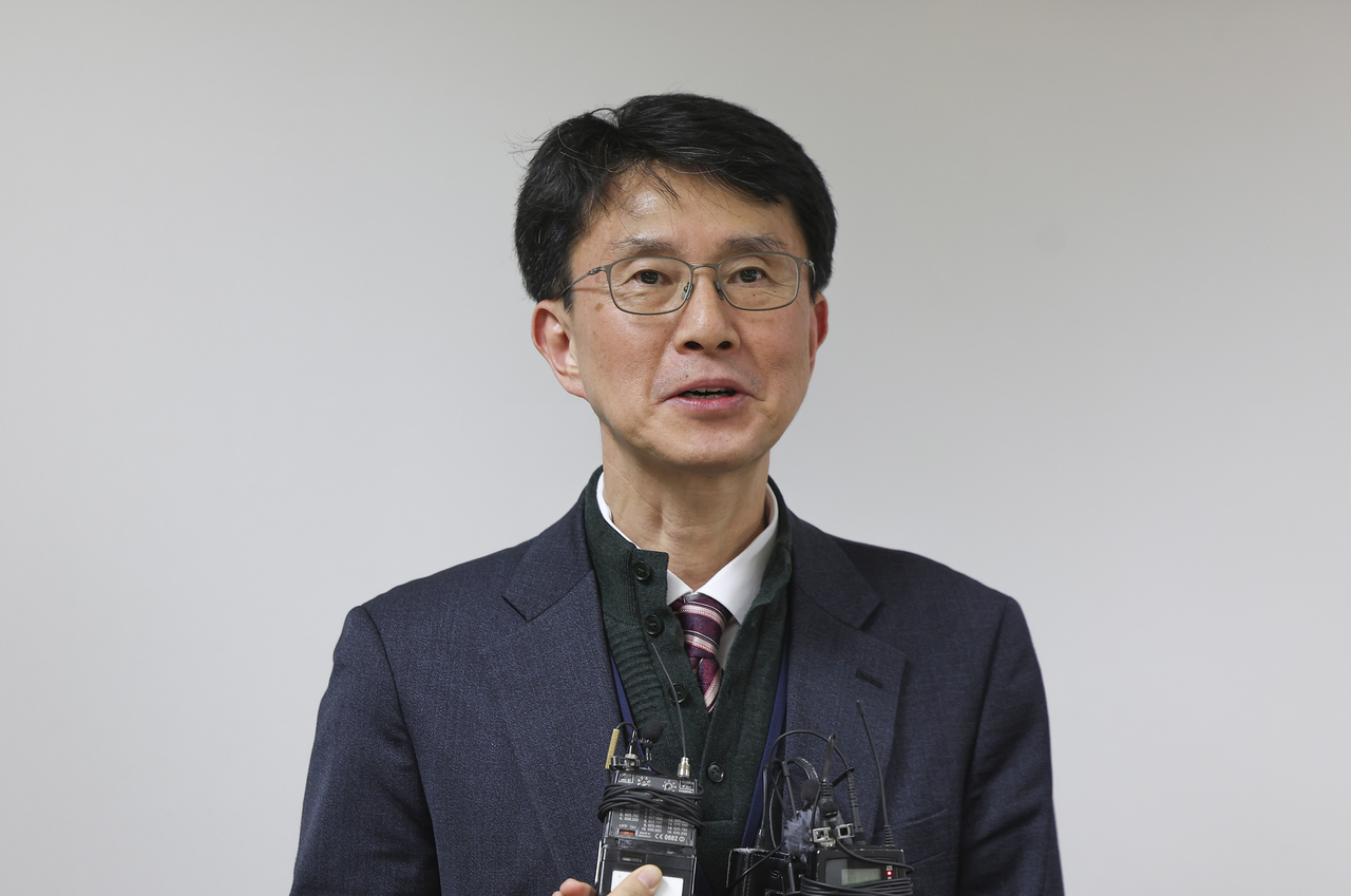 Deputy Minister of Trade Park Jong-won speaks to reporters ahead of the government's emergency meeting on US tariffs on steel and aluminum imports in southern Seoul on Feb. 10. (Yonhap)