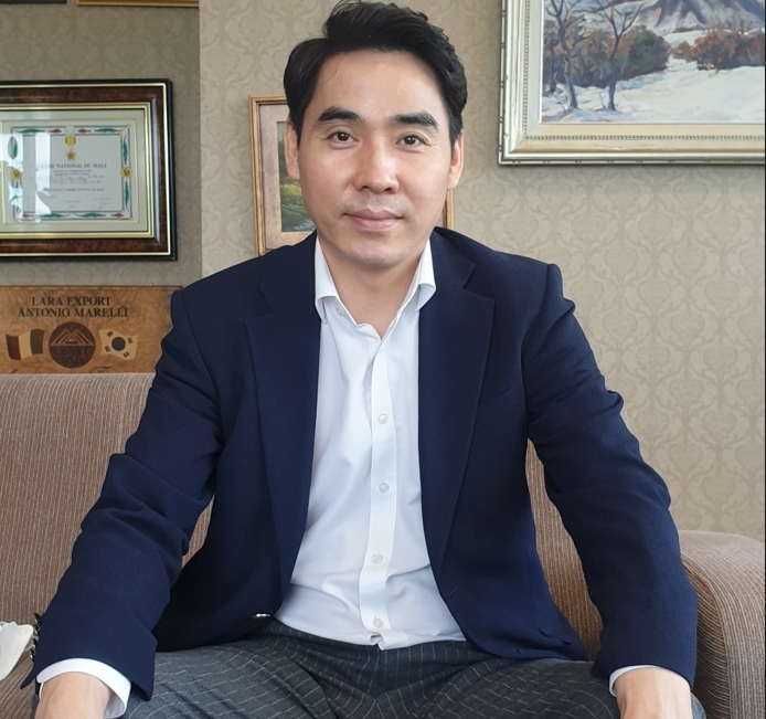 사단법인 해외동포책보내기운동협의회 신임 이사장으로 선출된 김원태 삼이그룹 대표.