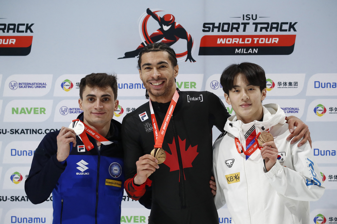 2025 medallists celebrate after winning the men's 100m Final A. (Reuters-Yonhap)