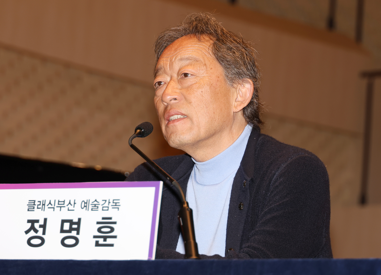 정명훈 클래식부산 예술감독이 17일 오후 부산 부산진구 부산콘서트홀에서 열린 개관 기자간담회에서 인사말을 하고 있다. 부산의 첫 클래식 전용 공연장인 부산콘서트홀은 오는 6월 20일 개관할 예정이다. [연합]