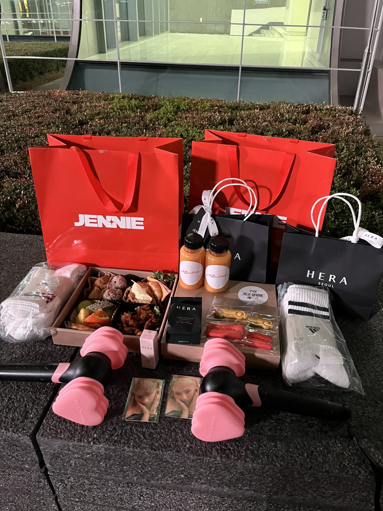 A screenshot of a fan's online post showing gifts from K-pop star Jennie (X)