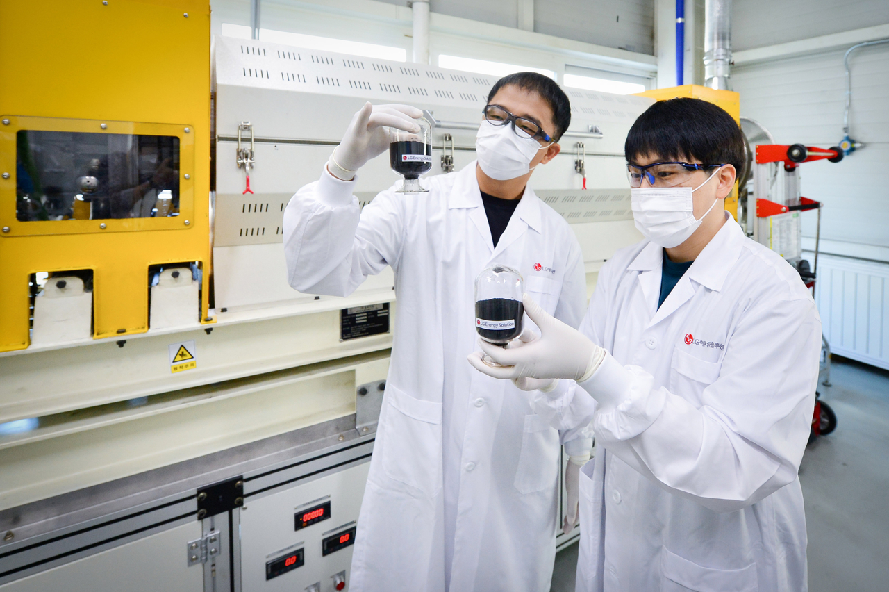 Researchers at LG Energy Solution showcase an anode-active material derived from the recycling process of used electrodes in old batteries. (LG Energy Solution)