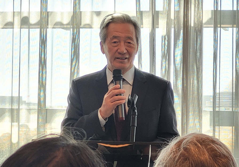 Chung Mong-joon, founder and honorary chairman of the Seoul-based Asan Institute of Policy Studies, delivers a speech during an event marking the establishment of a distinguished chair in security studies in Chung's name at the Johns Hopkins University School of Advanced International Studies in Washington DC, on Monday. (Yonhap)