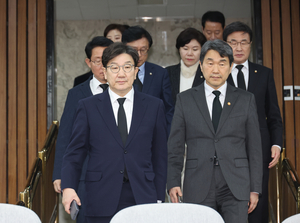 교사들 '정신건강 검사' 없던 일로…'인·적성 검사' 2회 진행 [세상&]