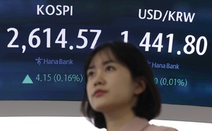 Seoul shares open higher amid tariff woes