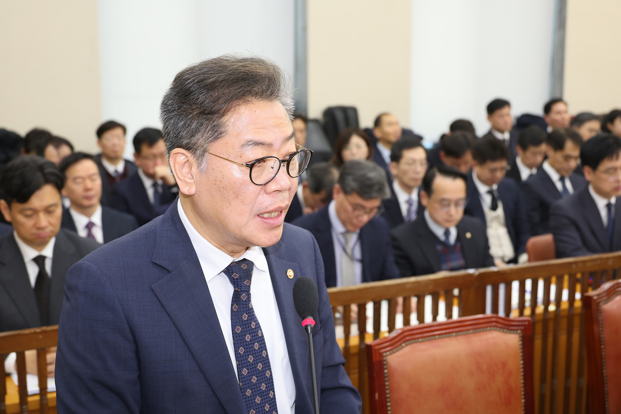 18일 서울 여의도 국회에서 열린 행정안전위원회 전체회의에서 김용빈 중앙선거관리위원회 사무총장이 인사말을 하고 있다. [연합뉴스]