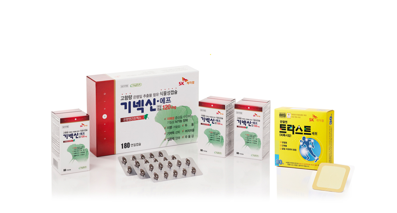 SK케미칼의 기넥신에프연질캡슐120mg와 트라스트패취 30매. [SK케미칼 제공]