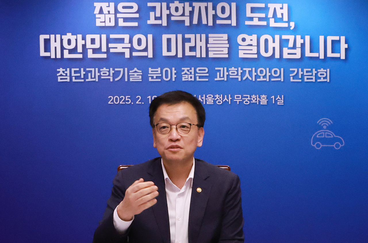최상목 대통령 권한대행 부총리 겸 기획재정부 장관이 19일 정부서울청사에서 열린 청년과학인 오찬간담회에서 발언하고 있다.［연합］