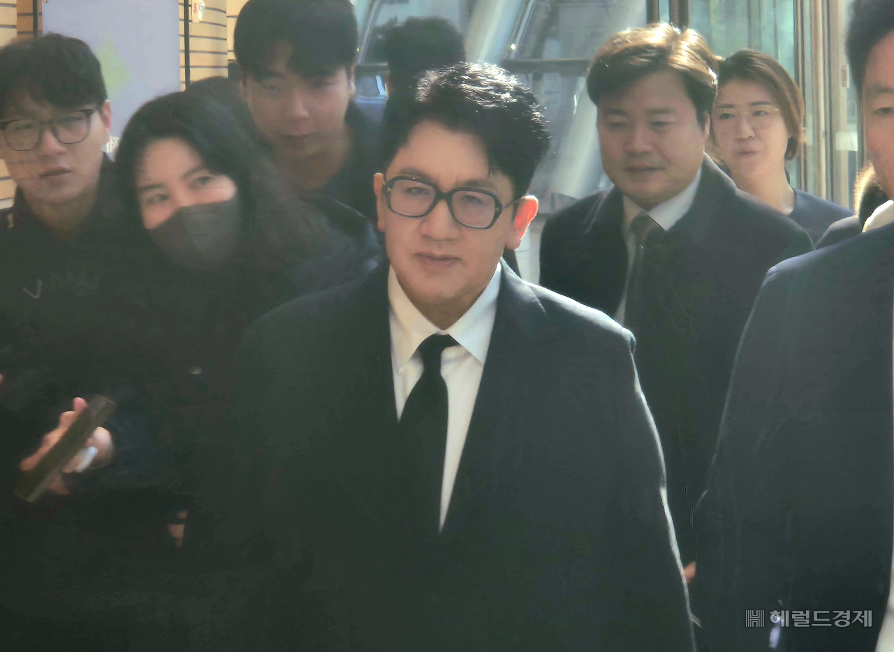 방시혁 하이브 의장이 20일 오전 서울 여의도 FKI컨퍼런스타워에서 열린 정기총회에 참석하고 있다. 김현일 기자