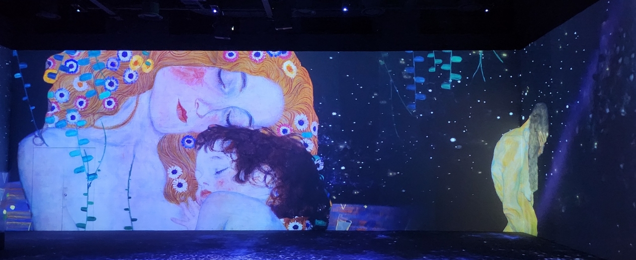 “Gustav Klimt: Timeless Beauty” at Groundseesaw Myeongdong in Seoul (Choi Si-young/The Korea Herald)