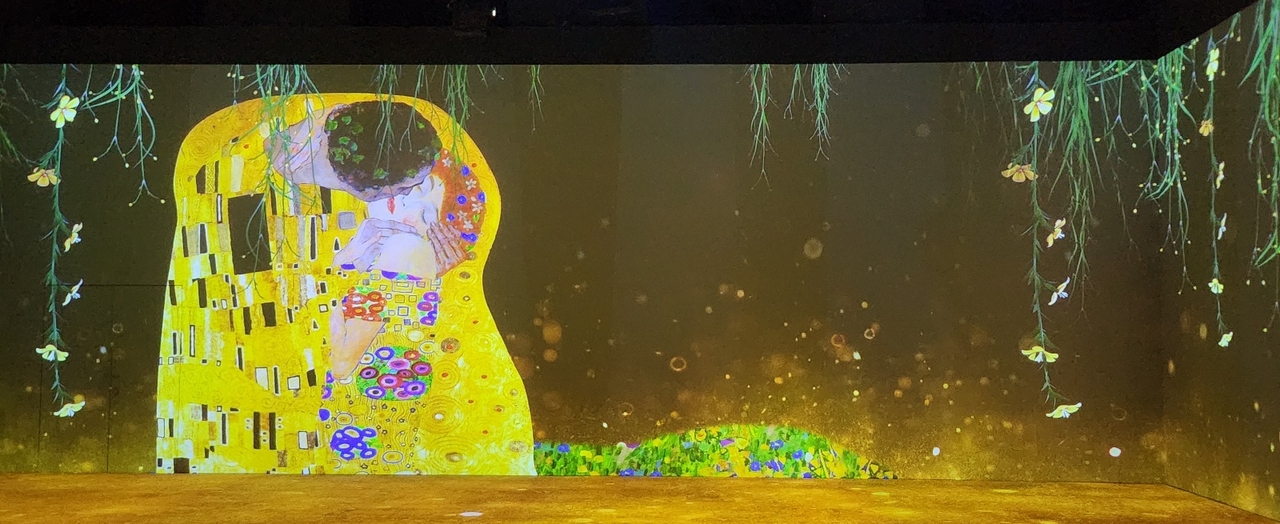 “Gustav Klimt: Timeless Beauty” at Groundseesaw Myeongdong in Seoul (Choi Si-young/The Korea Herald)