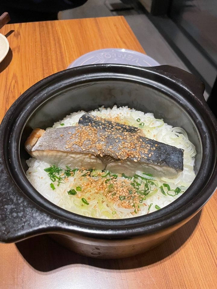 Seasonal fish stone pot rice (Hong Yoo/ The Korea Herald)