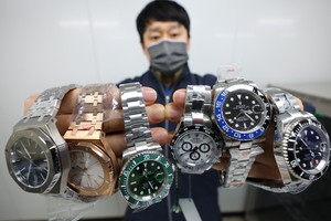 Myeongdong shop busted for selling fake luxuries